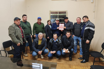 REUNIÃO DOS AGRICULTORES QUE FARÃO OS CHIQUEIROS PARA DESENVOLVER A SUINOCULTURA