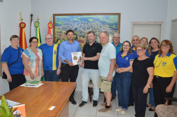 VISITA DE AUTORIDADES SUECAS AO PREFEITO MUNICIPAL