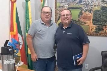 Visita de Cláudio Porazzi ao Prefeito em Exercício Paulo Kapelinski