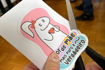 OFICINA TERAPÊUTICA COM TRABALHOS RELACIONADOS AO DIA DAS MÃES