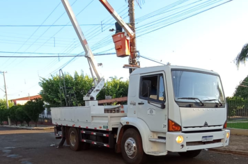 INTENSIFICADO OS TRABALHOS, TROCA DE LÂMPADAS NORMAL PARA LÂMPADAS DE LED