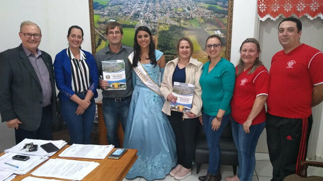 Prefeito Jerônimo recebeu visitantes para promover a integração e o intercâmbio através da arte da dança