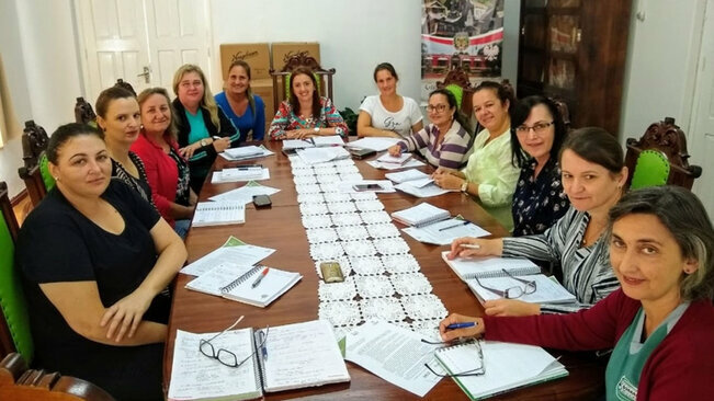 SMEC Guarani das Missões Realiza Reunião com Diretores das Escolas da Rede Municipal e Estadual