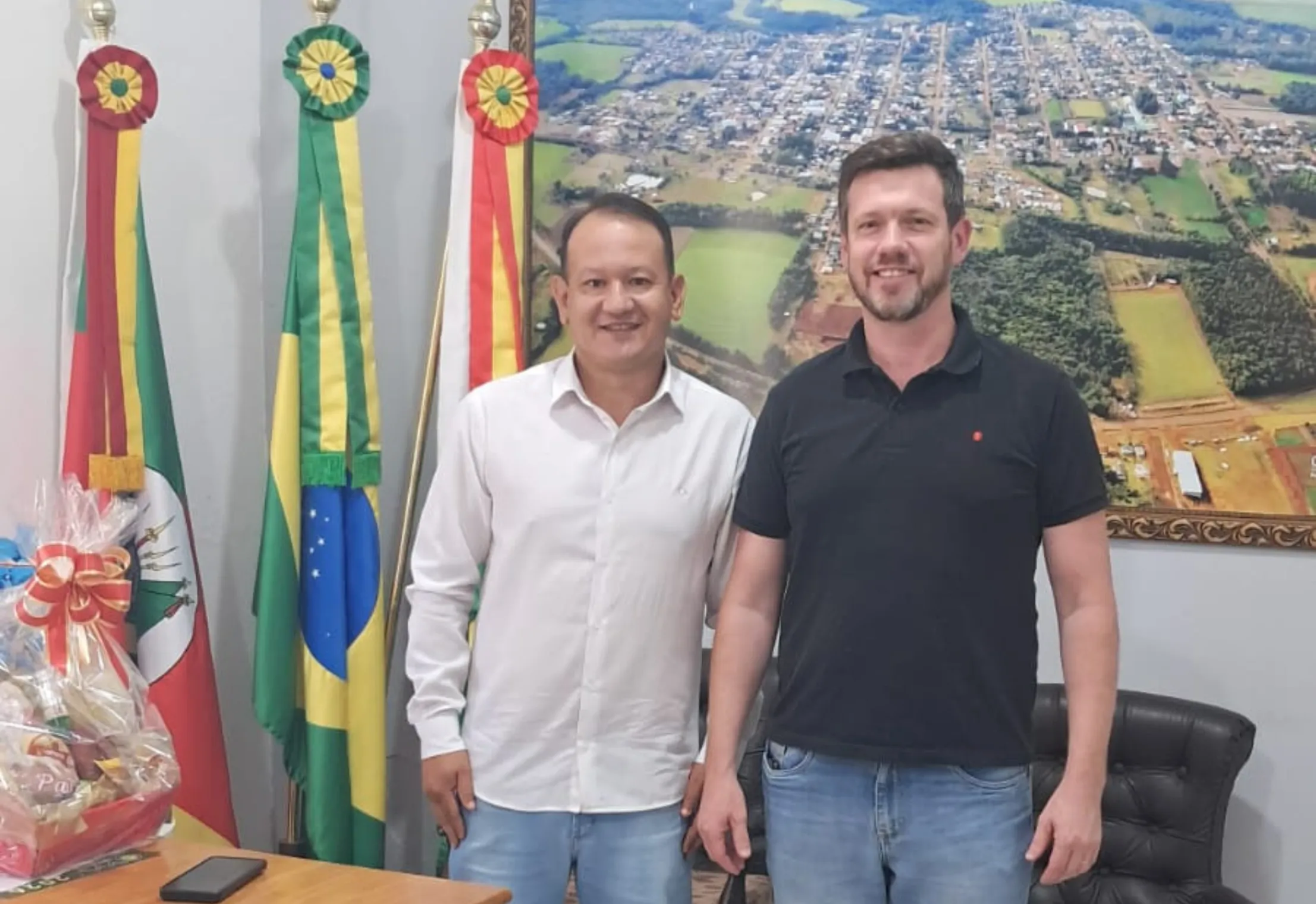 NOVO PROPRIETÁRIO DO MERCADO JP VISITA O PREFEITO EM EXERCÍCIO