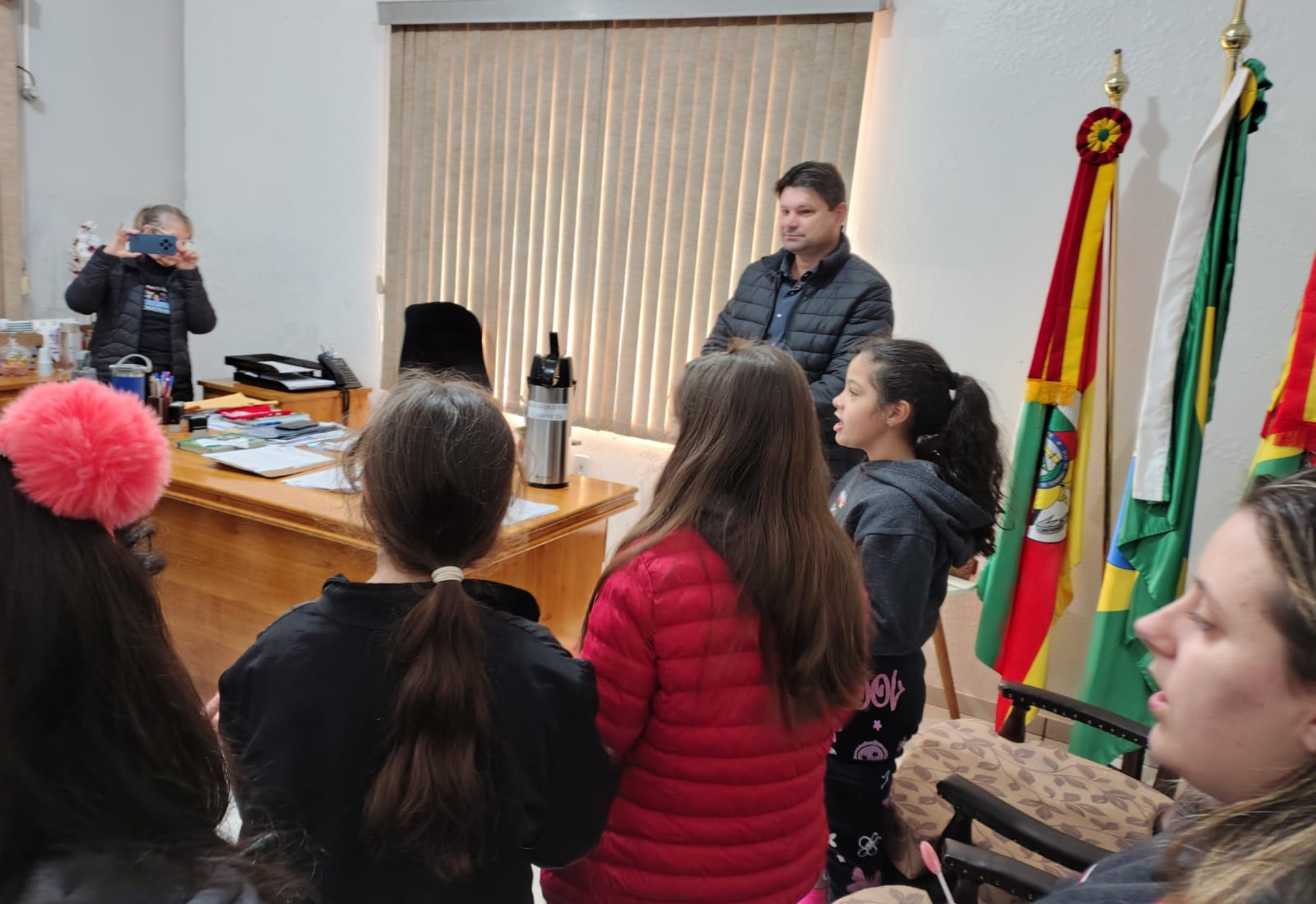 VISITA DE GRUPO DE CRIANÇAS