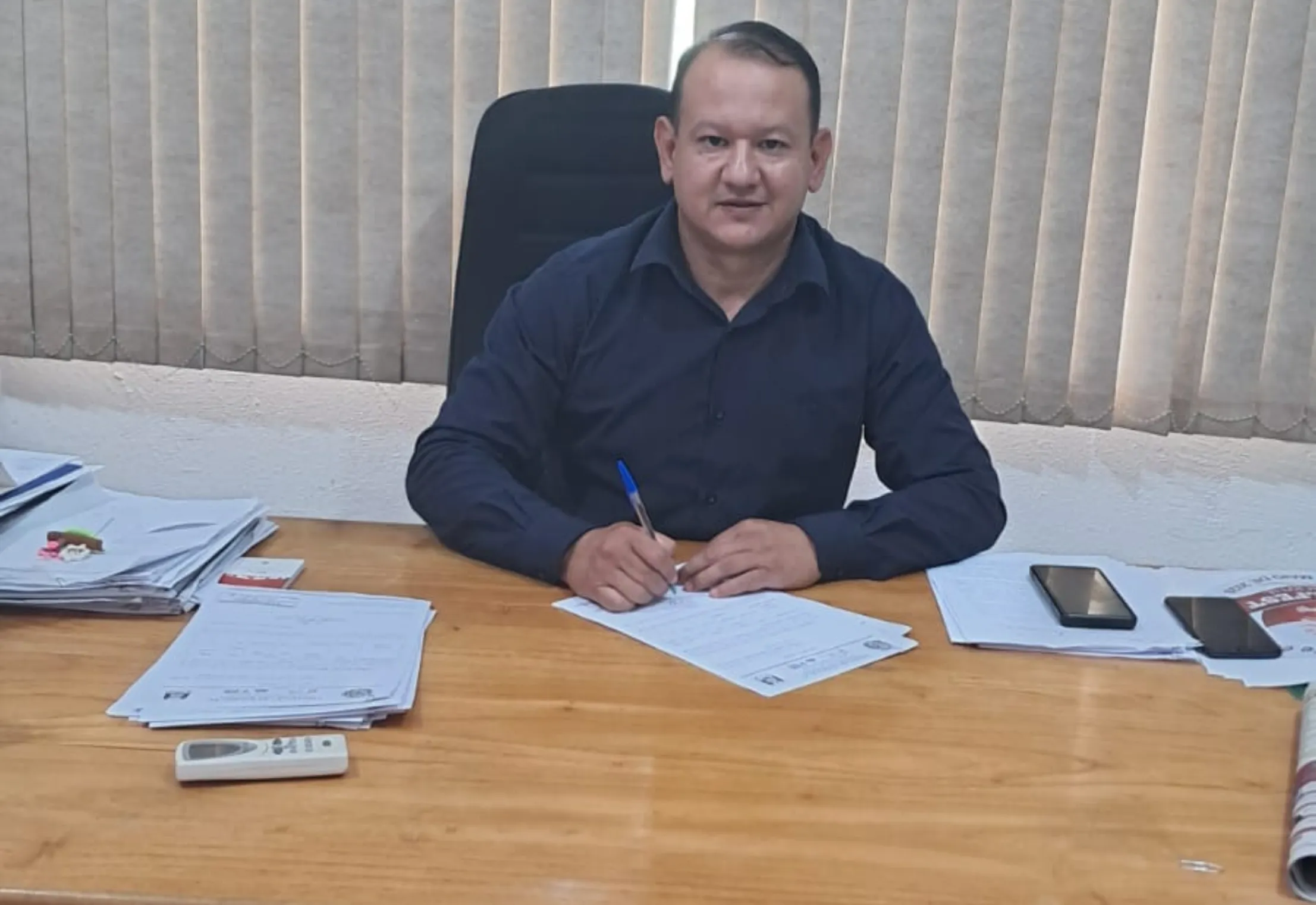 PREFEITO EM EXERCÍCIO AUTORIZA LICITAÇÃO PARA CAMINHÃO 6X4 COM CAÇAMBA