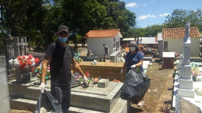 Mutirão de limpeza no Cemitério Municipal